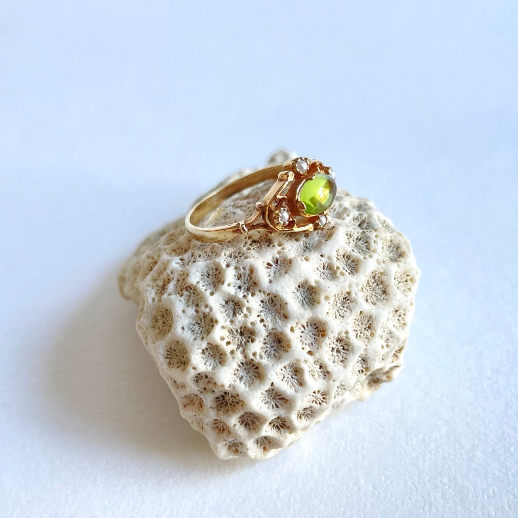 Antique 9ct Gold Peridot and Seed Pearl Ring