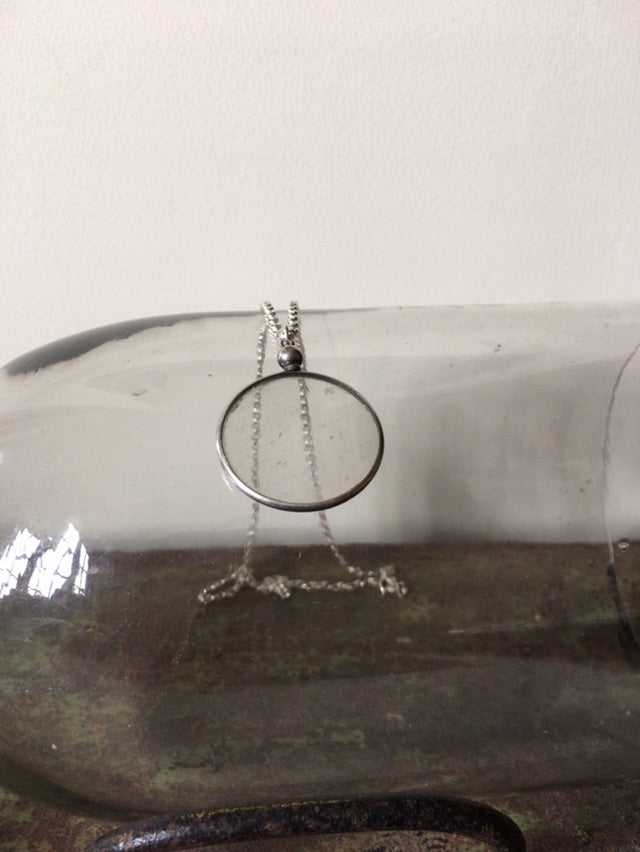 silver spy glads necklave