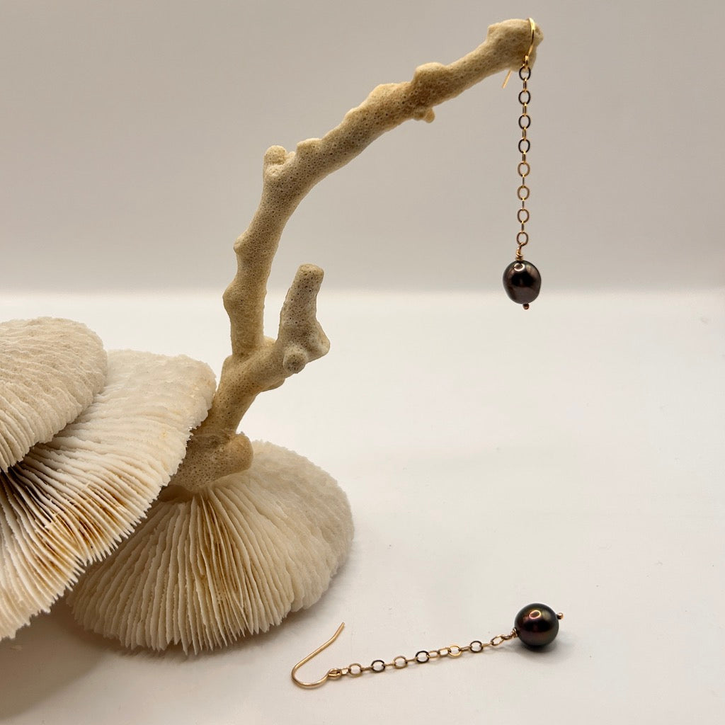 Freshwater Black pearl and Gold Chain Hook Earrings