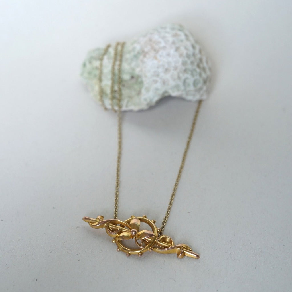 Victorian 9ct Gold Flower Love Token Necklace. Badgers Velvet