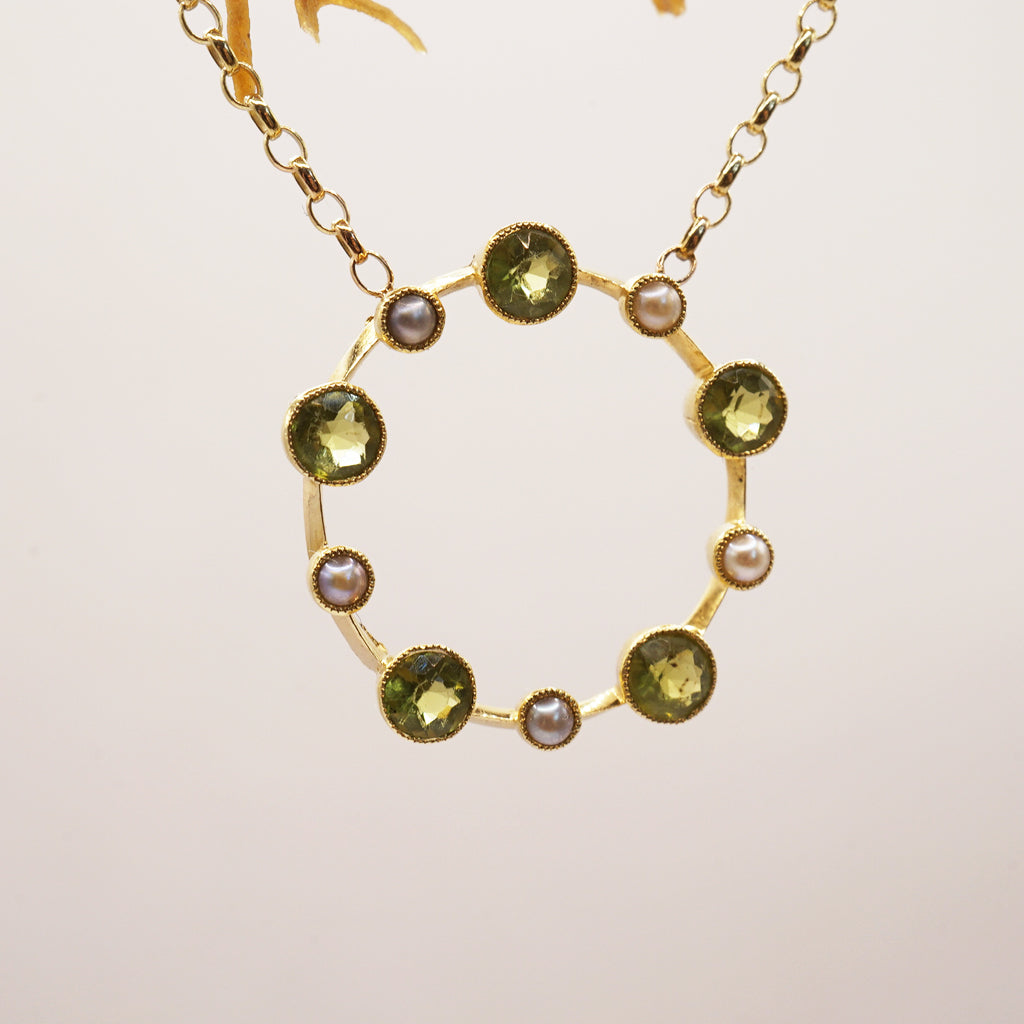 15ct Gold Peridot and Seed Pearl Wreath Necklace