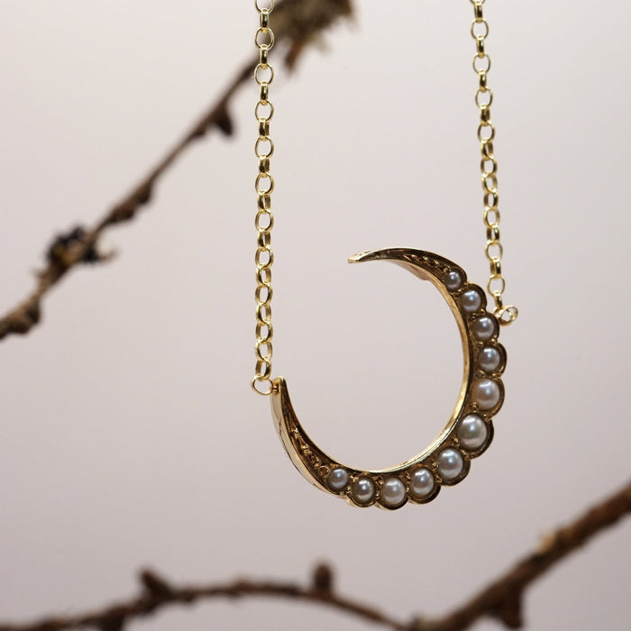 9ct Gold and Seed Pearl Crescent Moon 