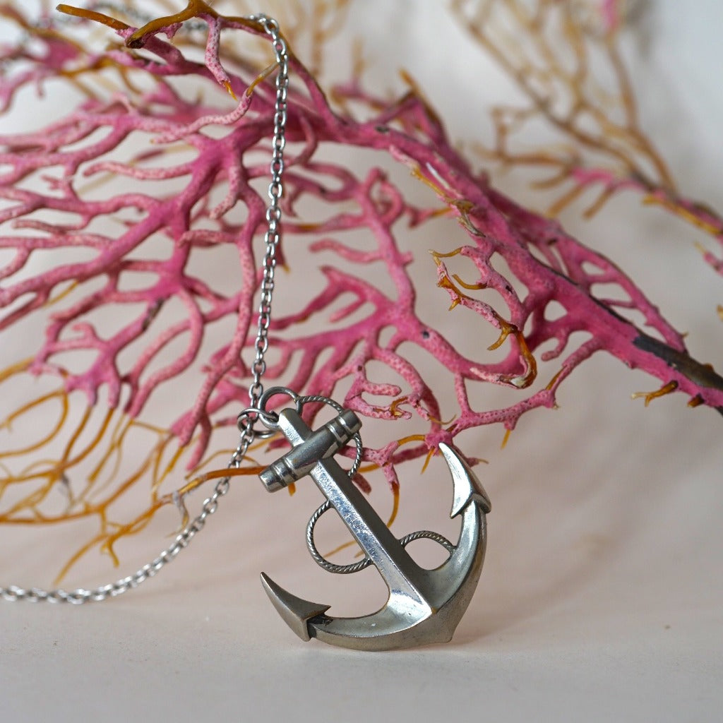 Large Anchor & Silver Chain Badger's Velvet