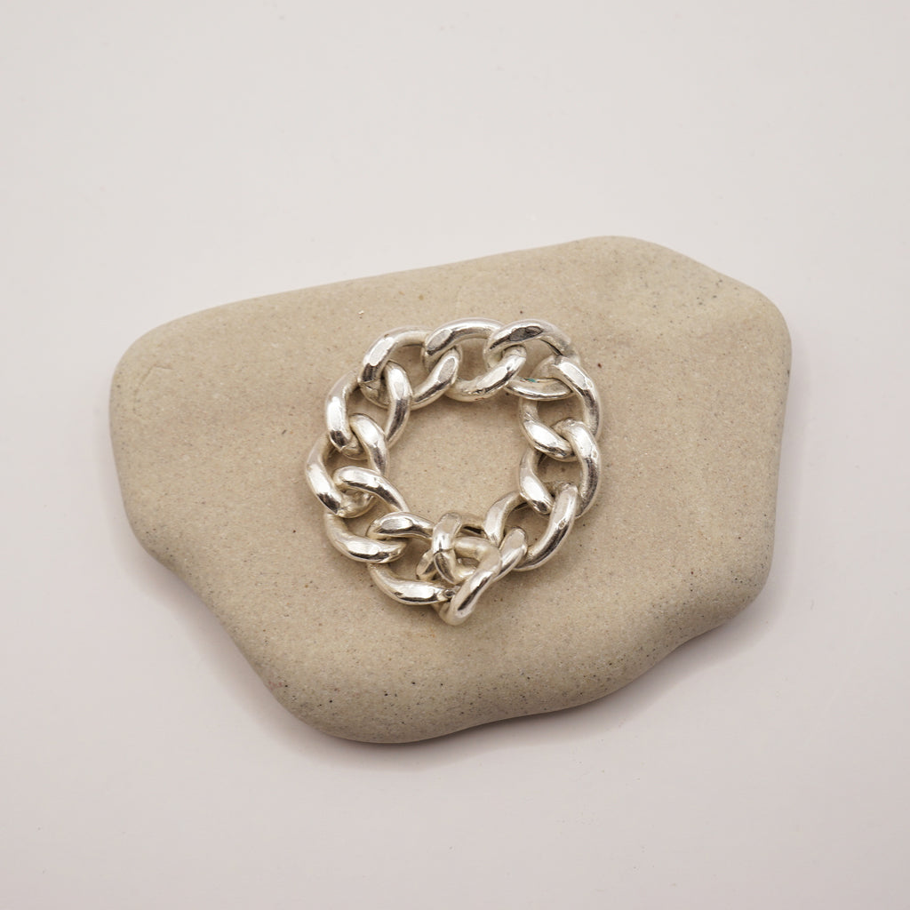 CHunky silver curb chain ring