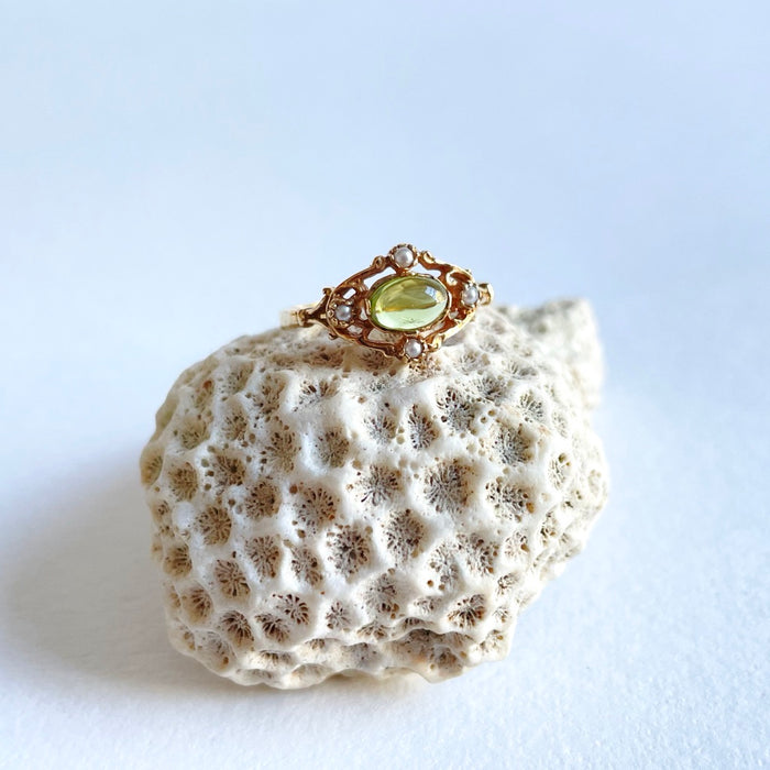 Antique 9ct Gold Peridot and Seed Pearl Ring